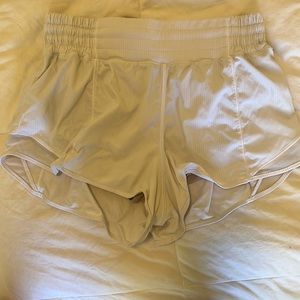 White Lululemon hotty hot high rise 2.5 size 6